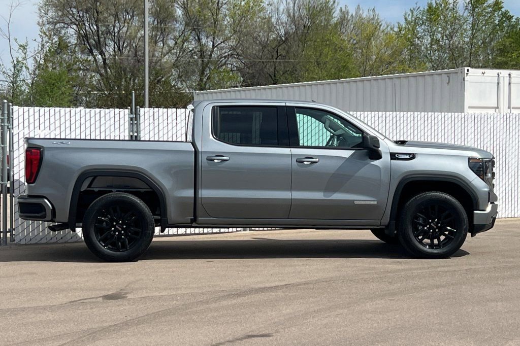Used 2025 GMC Sierra 1500 Elevation image 3