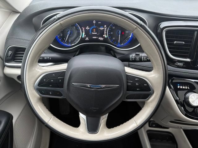 Used 2020 Chrysler Pacifica Limited FWD image 26