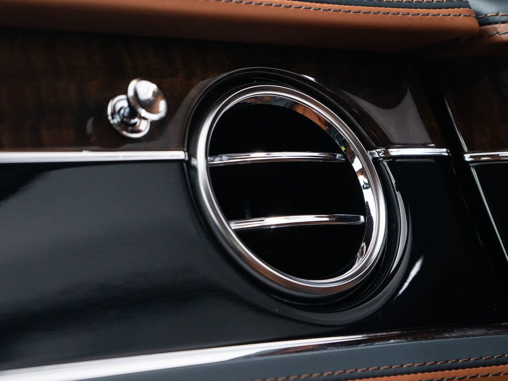 Certified 2022 Bentley Flying Spur V8 AWD/4WD image 42