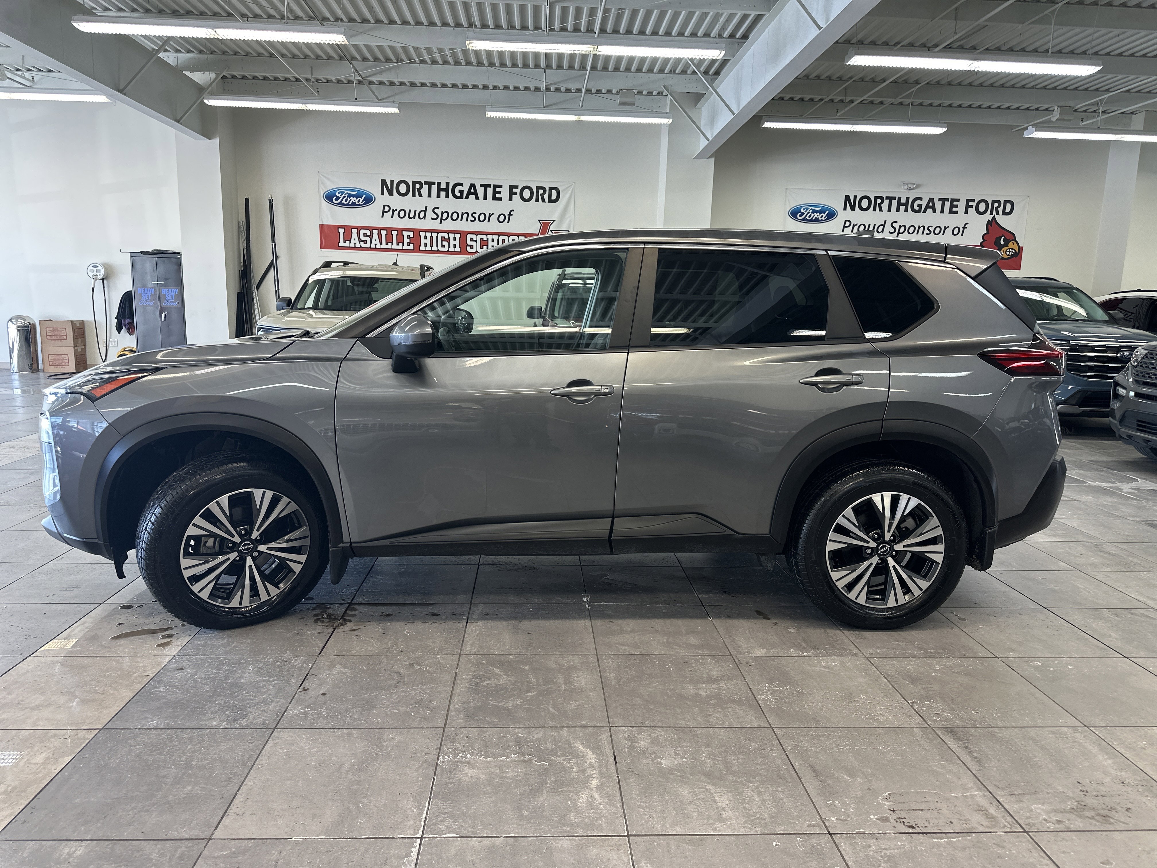 Used 2023 Nissan Rogue SV image 14