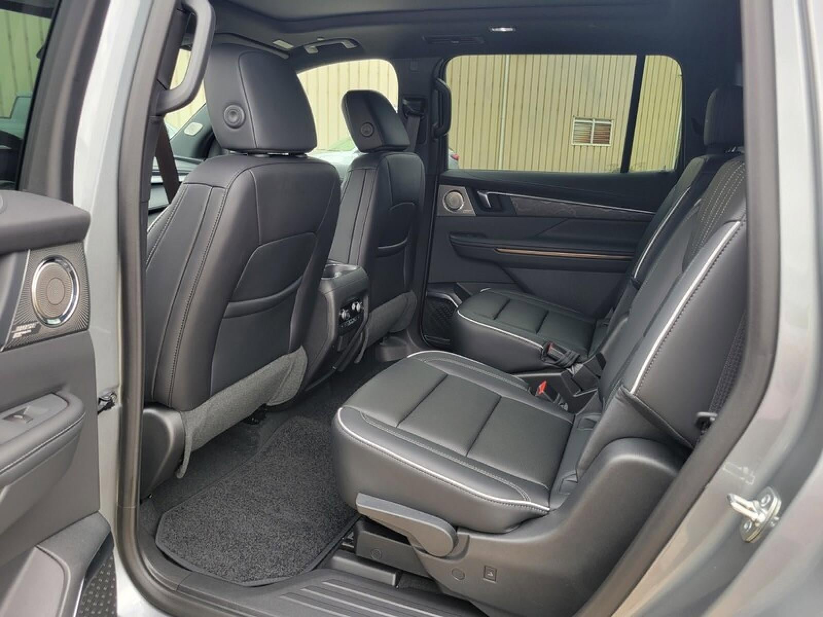 New 2025 Buick Enclave Avenir w/ Super Cruise Package FWD image 30