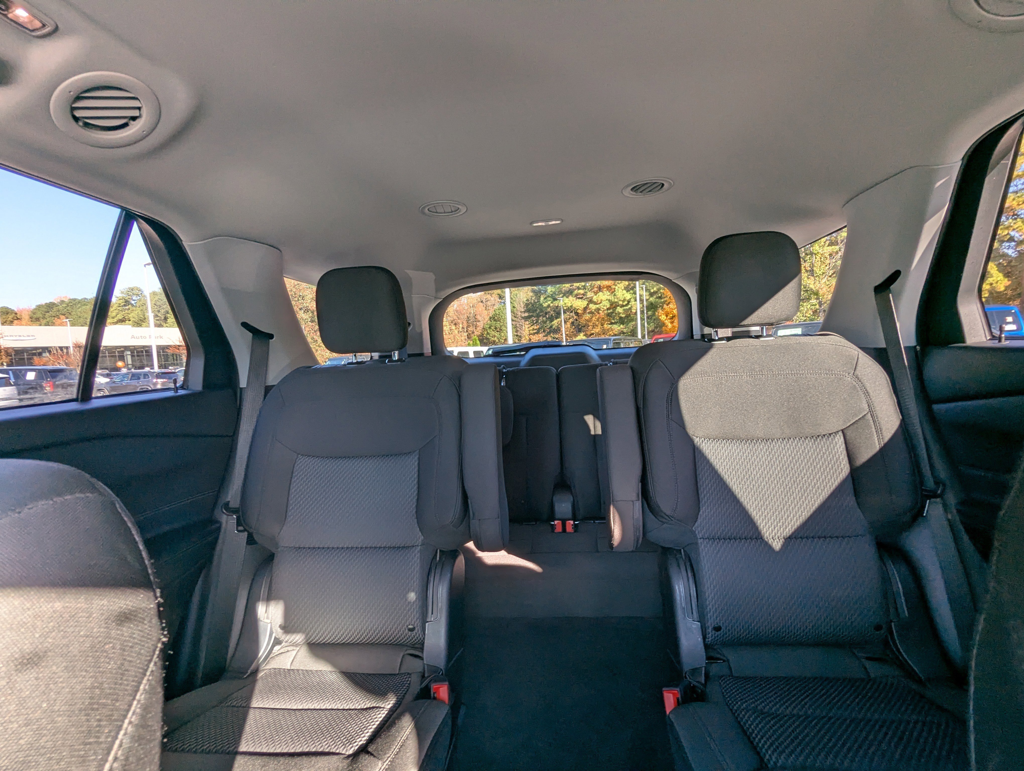 Used 2022 Ford Explorer XLT image 10