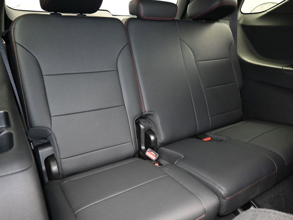 Used 2024 Chevrolet Traverse RS image 54