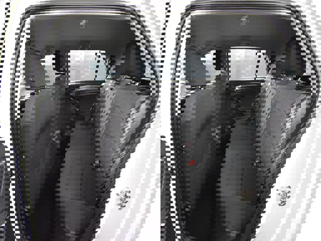 Used 2019 Volkswagen e-Golf SE image 25