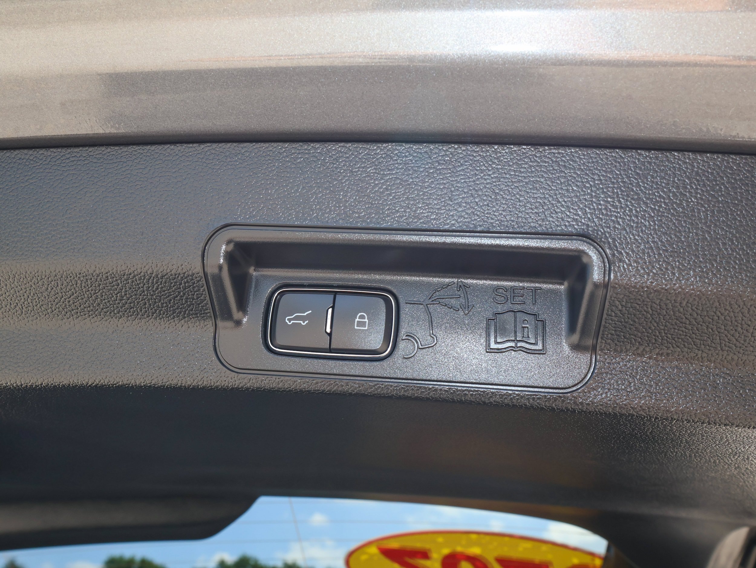 Used 2023 Ford Explorer XLT w/ Equipment Group 202A AWD/4WD image 11