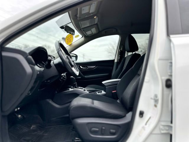 Used 2017 Nissan Rogue SV AWD/4WD image 11