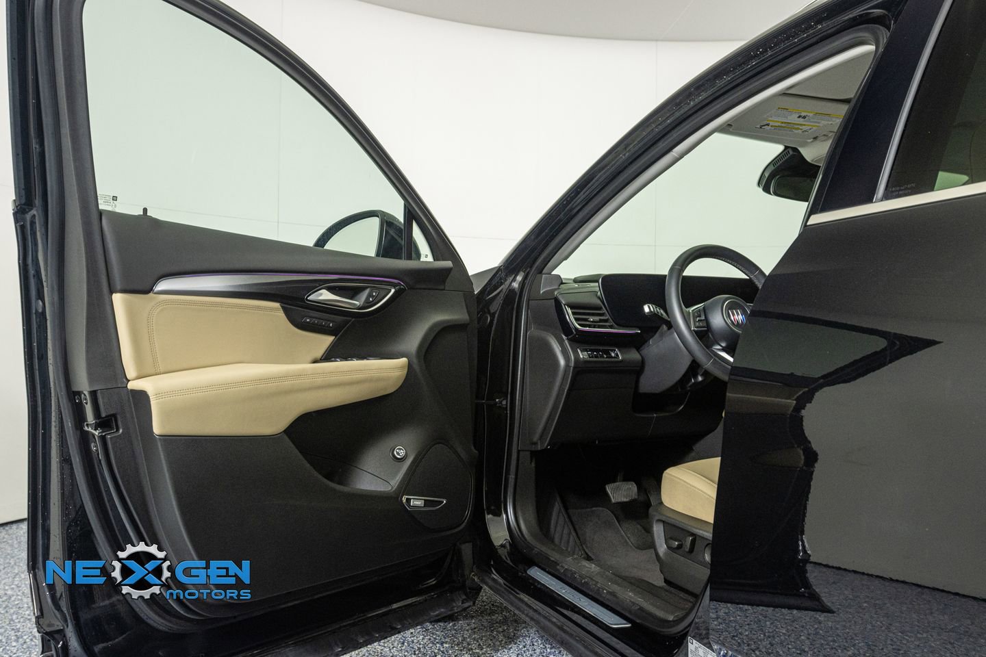 Used 2025 Buick Envision Preferred AWD/4WD image 9