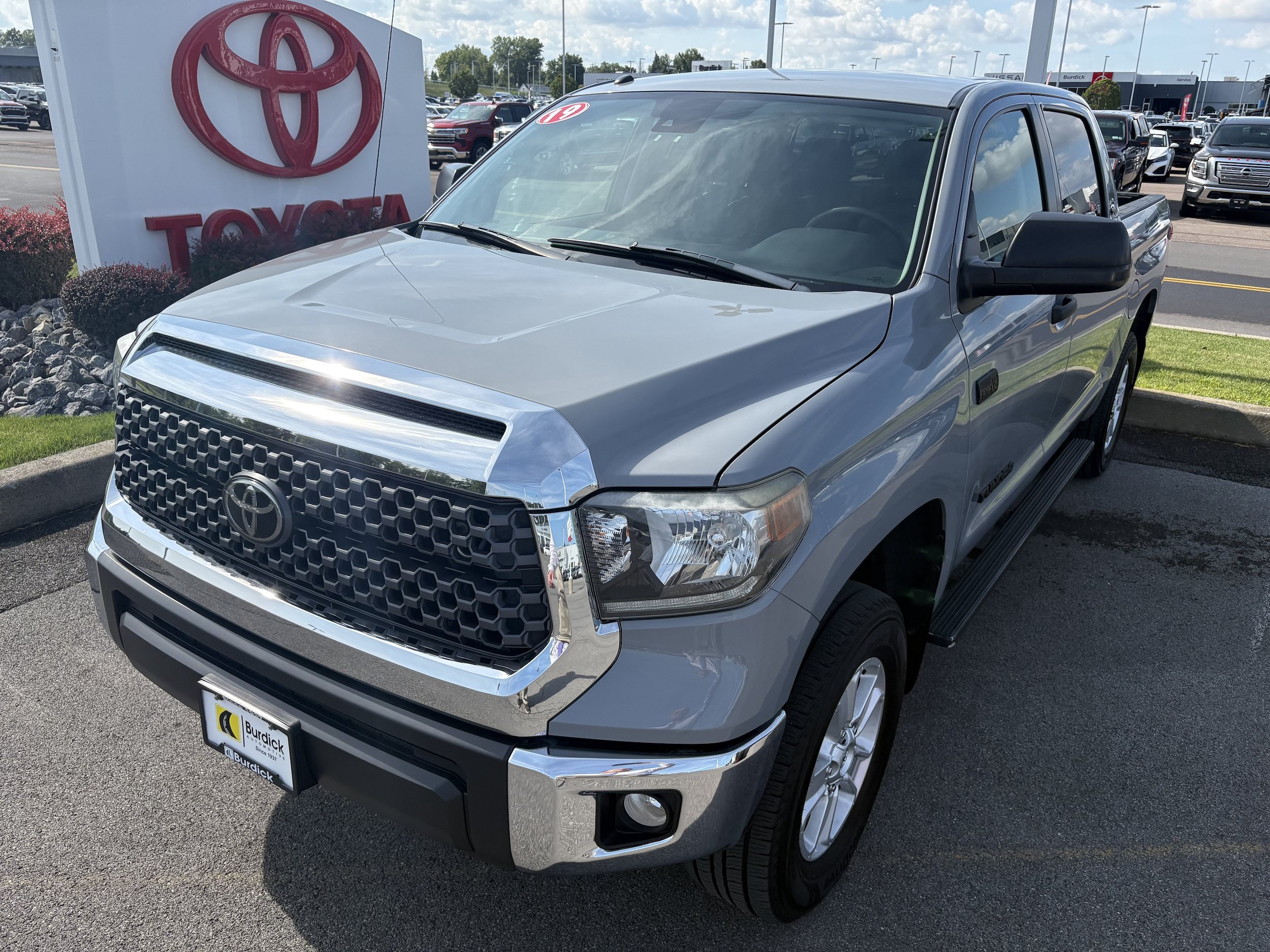 Used 2019 Toyota Tundra SR5 w/ SR5 Upgrade Package AWD/4WD image 1