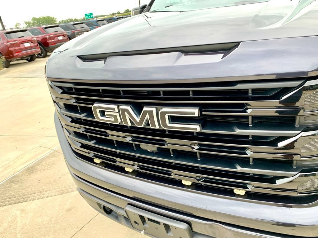 Used 2023 GMC Sierra 1500 Elevation w/ Elevation Premium Package RWD image 2