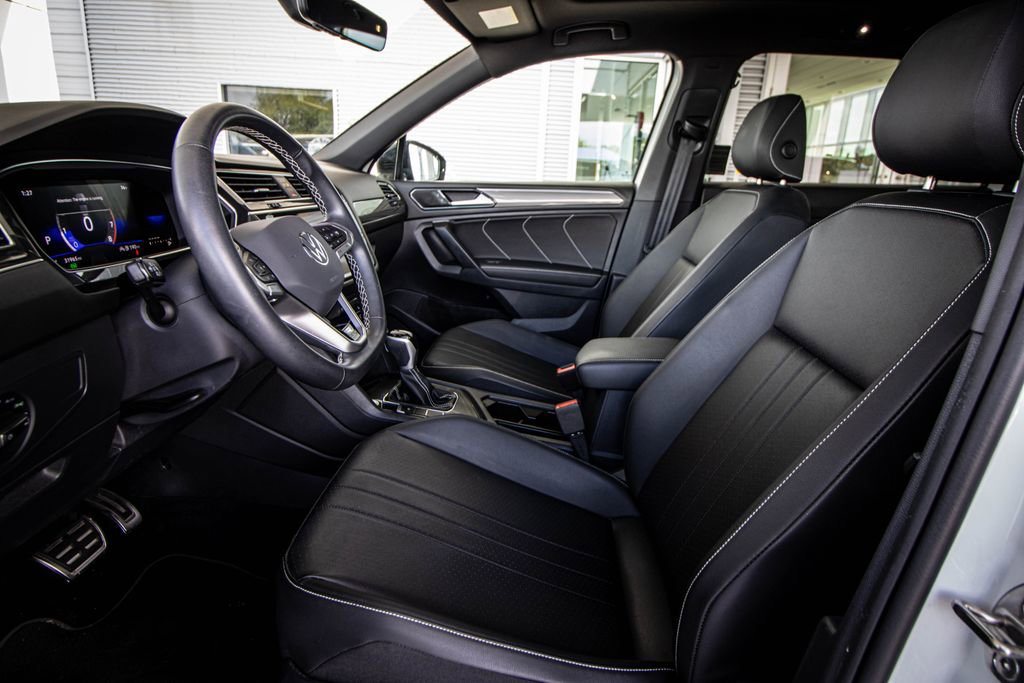 Used 2023 Volkswagen Tiguan SE R-Line image 22