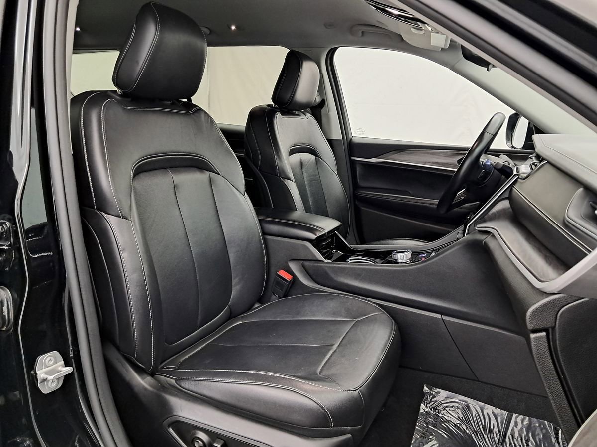 Used 2022 Jeep Grand Cherokee L Limited AWD/4WD image 40
