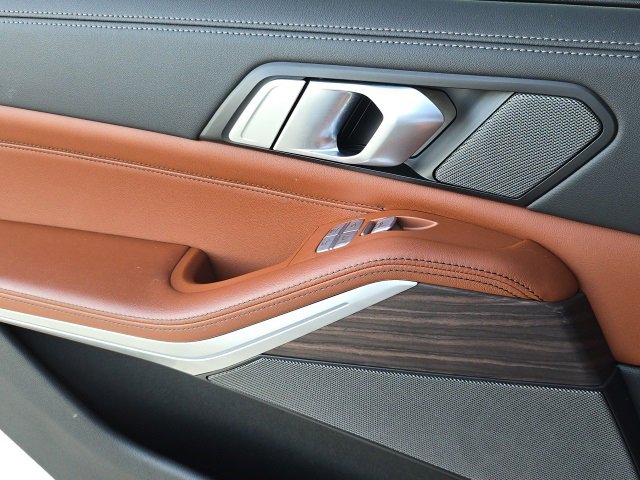Used 2023 BMW X7 M60i w/ Executive Package image 19