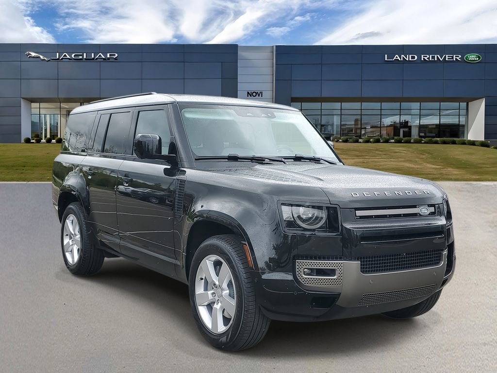 Used 2025 Land Rover Defender 130 X-Dynamic SE image 4