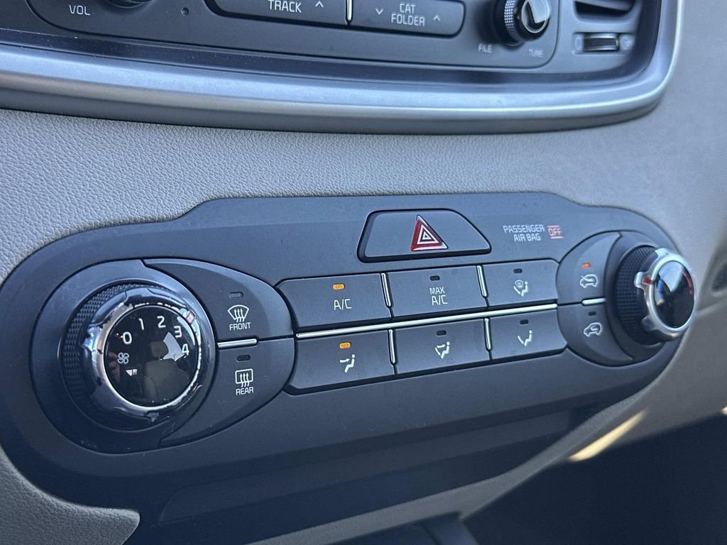 Used 2017 Kia Sorento LX image 17