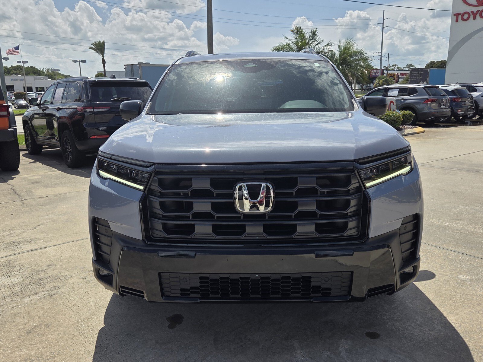 Used 2026 Honda Pilot Sport image 2