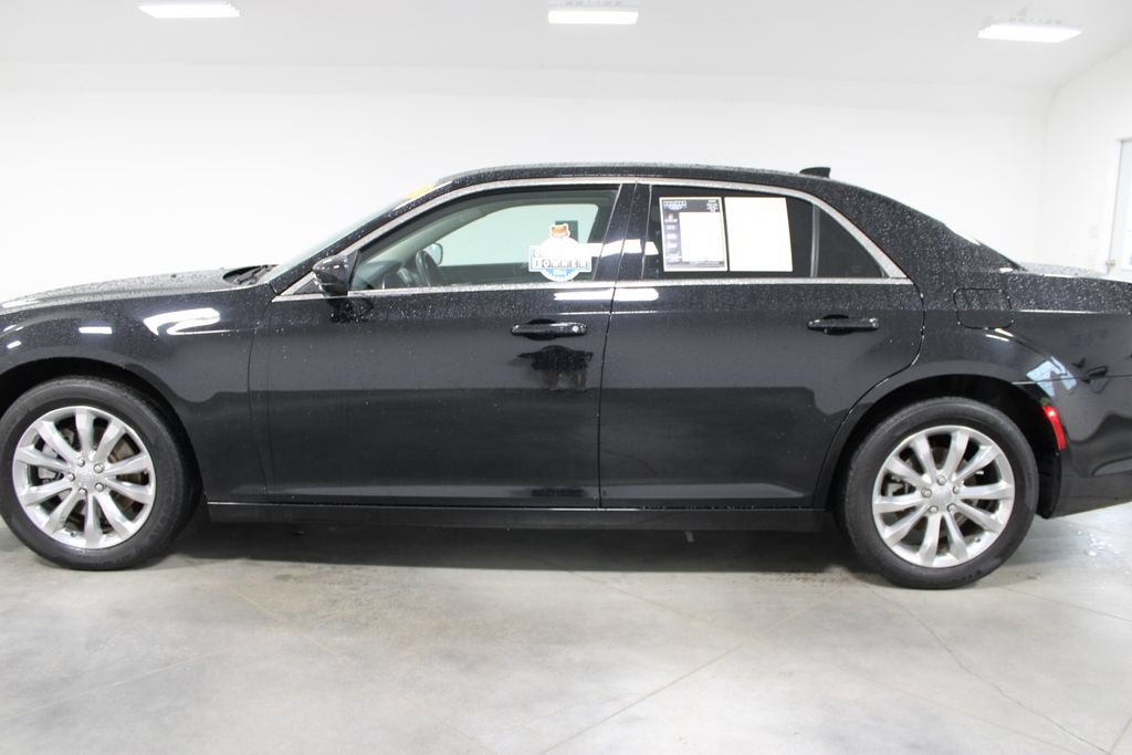 Used 2023 Chrysler 300 Touring AWD/4WD image 6