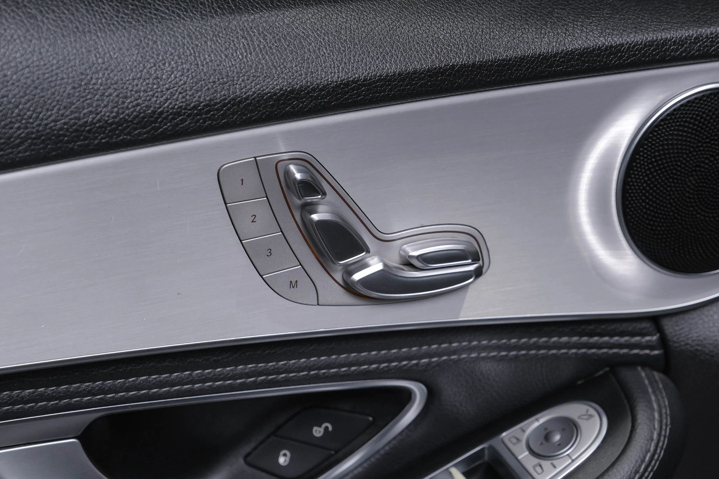 Used 2015 Mercedes-Benz C 300 Sedan image 38