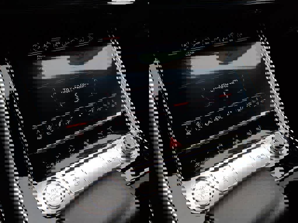 Used 2019 Audi Q8 Prestige w/ Year 1 Package image 22