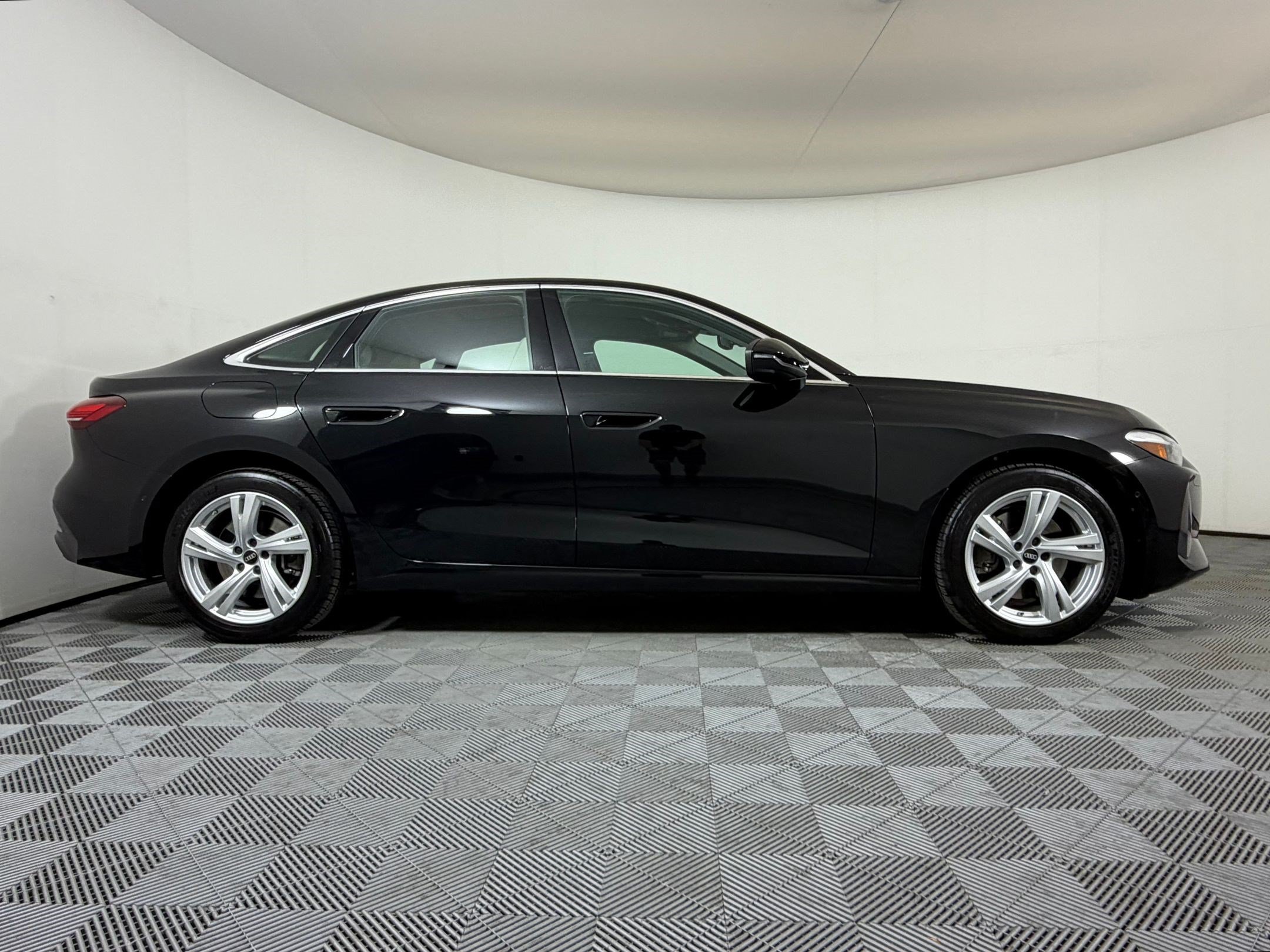 Used 2025 Audi A5 2.0T Premium w/ Convenience Package AWD/4WD image 8
