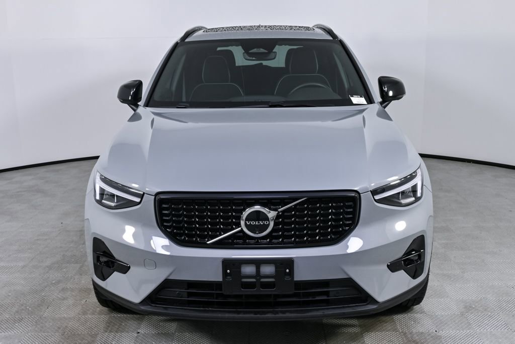 Certified 2025 Volvo XC40 B5 Plus image 36