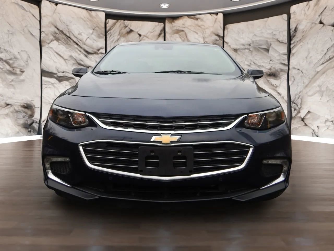 Used 2016 Chevrolet Malibu LT image 2