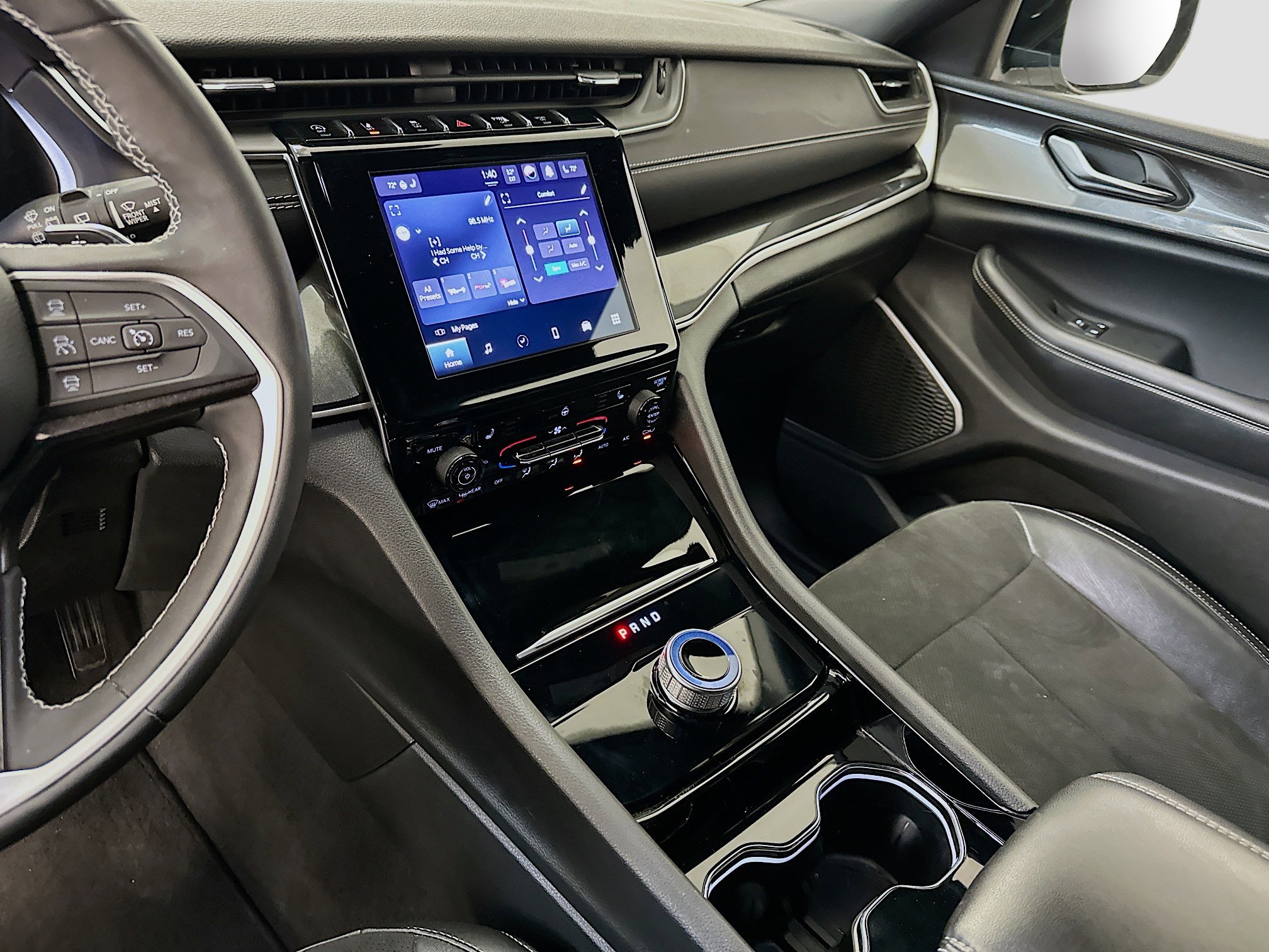 Used 2023 Jeep Grand Cherokee Altitude image 25