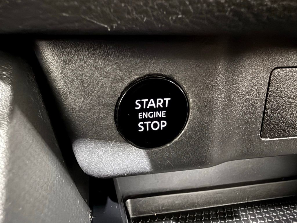 Used 2024 Nissan Rogue SV image 39