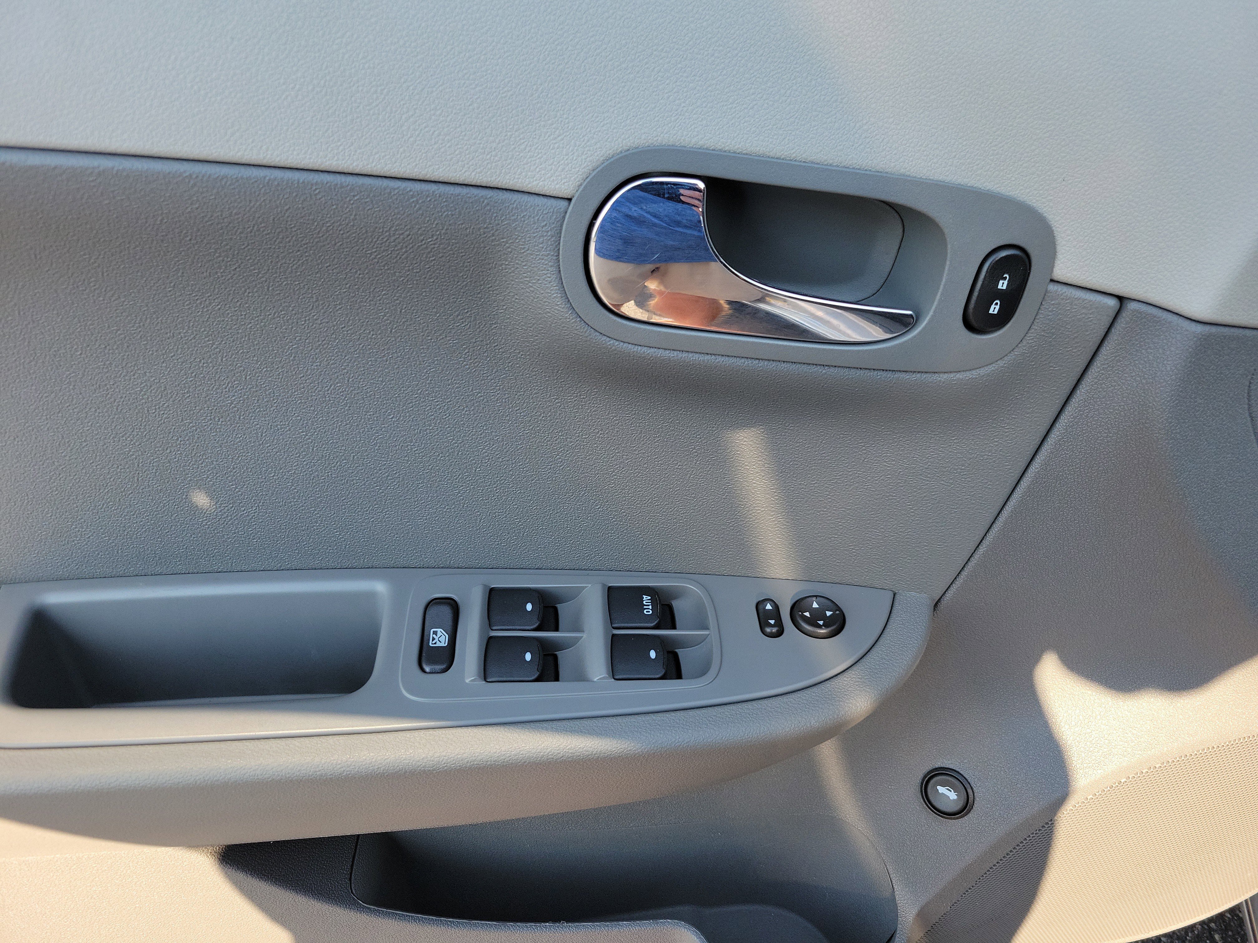 Used 2010 Chevrolet Malibu Hybrid image 7