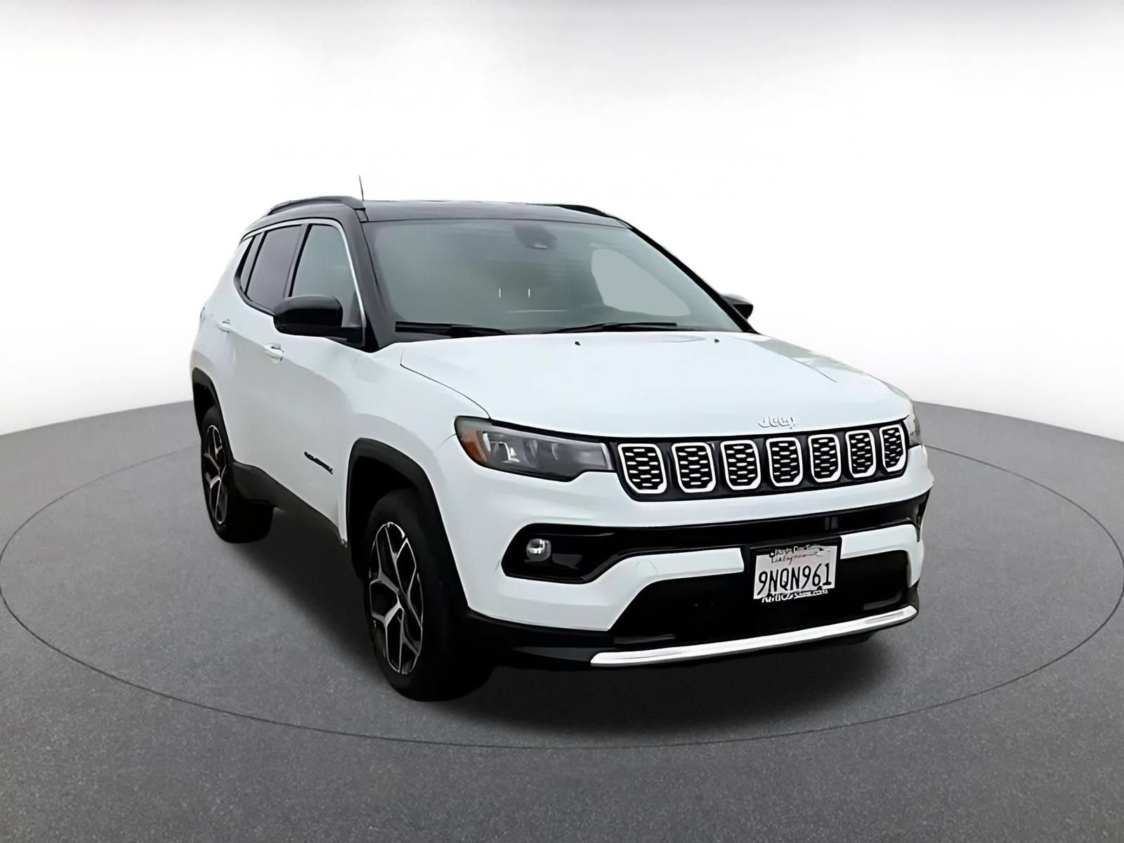 Used 2025 Jeep Compass Limited AWD/4WD image 3