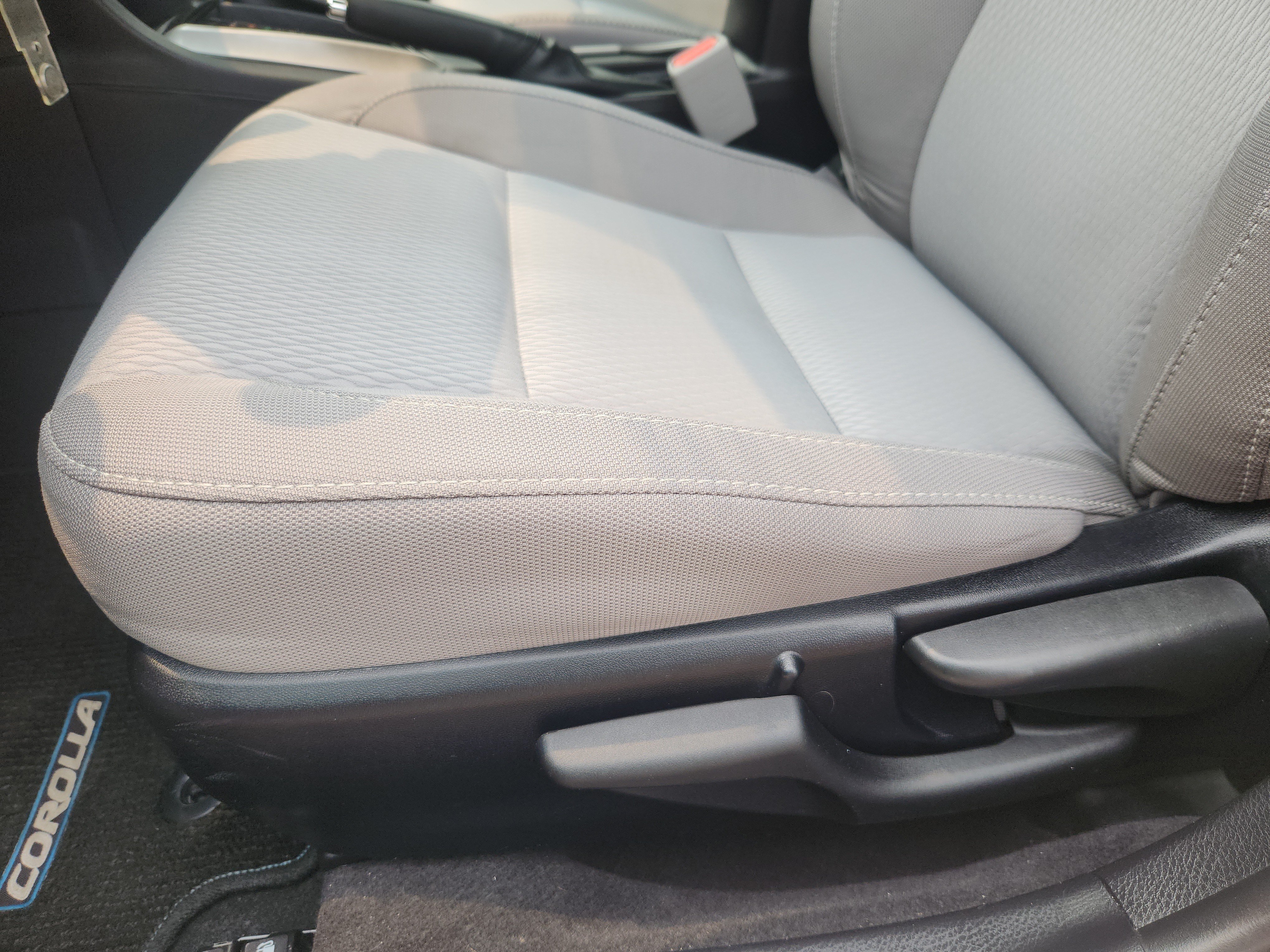 Used 2016 Toyota Corolla LE FWD image 10