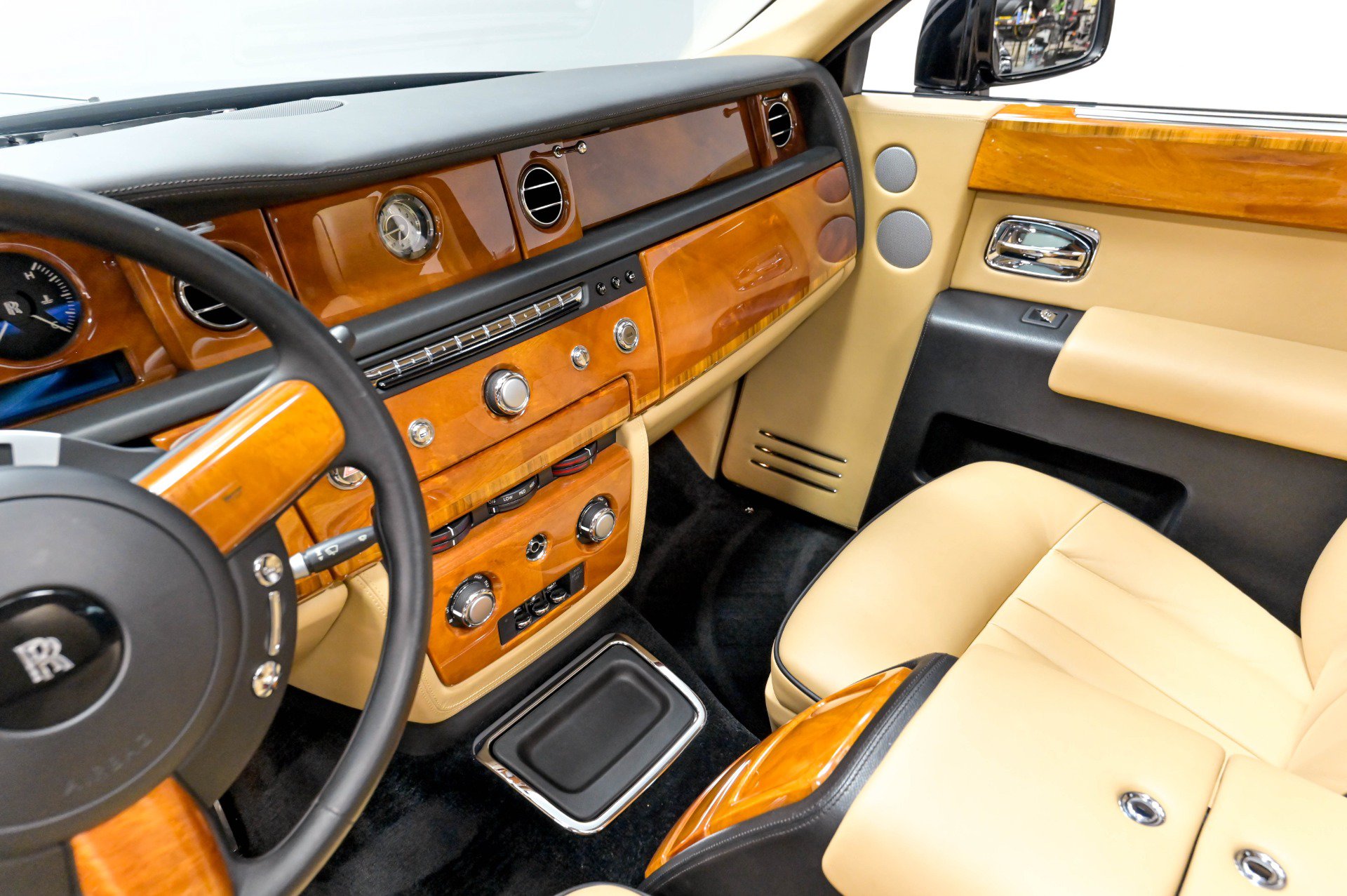 Used 2013 Rolls-Royce Phantom Sedan RWD image 82