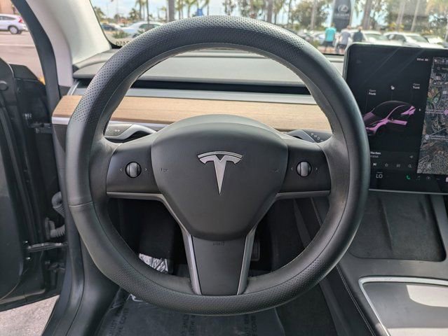 Used 2021 Tesla Model Y Long Range image 18