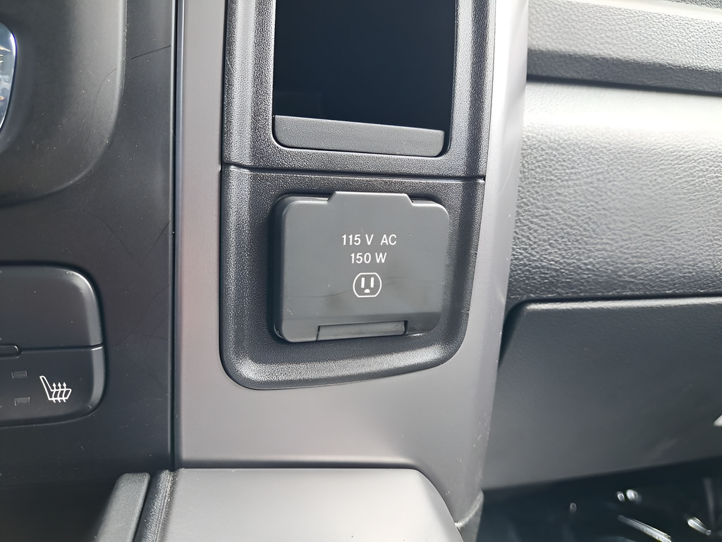 Used 2024 RAM 1500 Warlock AWD/4WD image 9