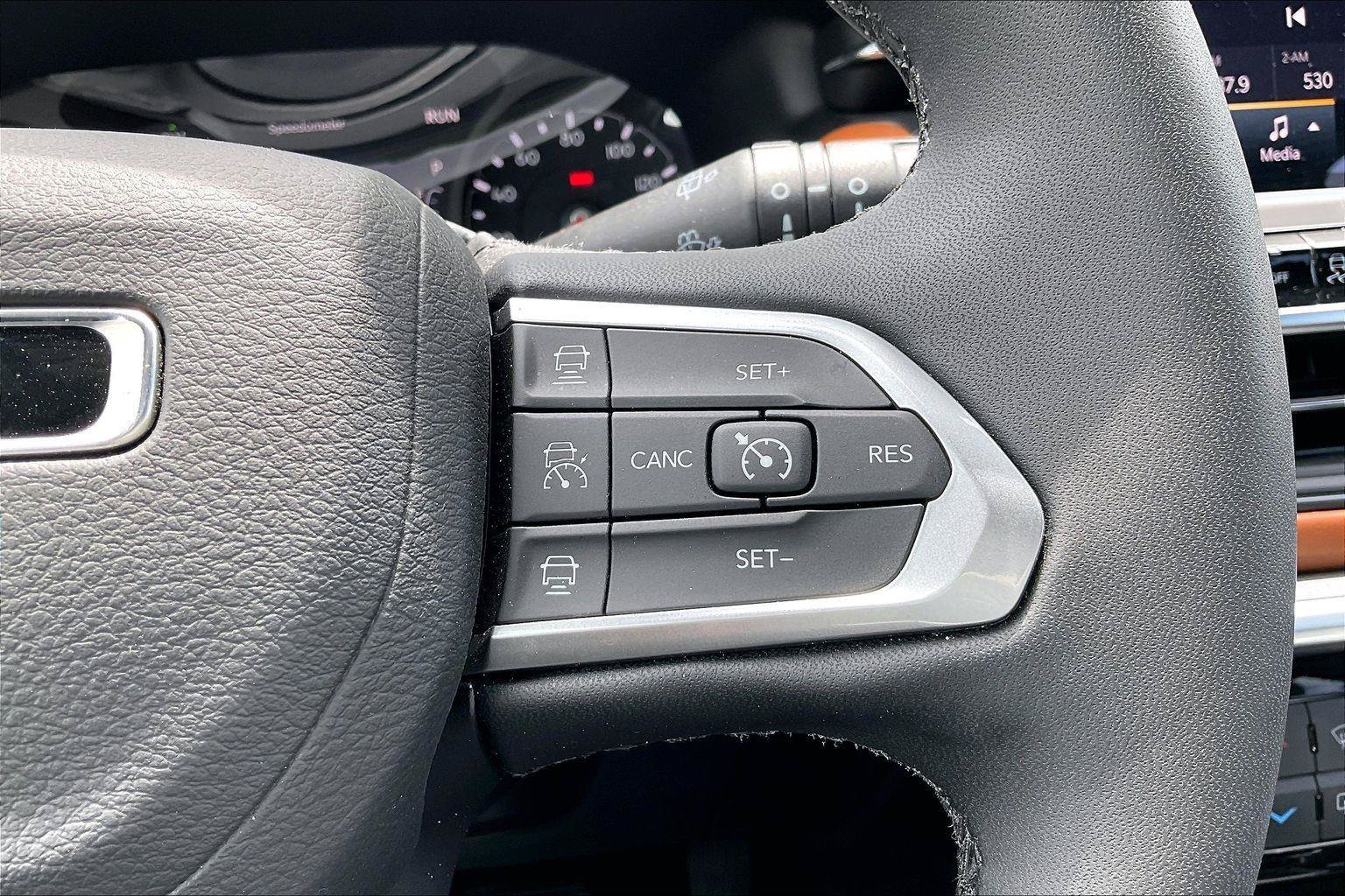 Used 2025 Jeep Compass Limited AWD/4WD image 19