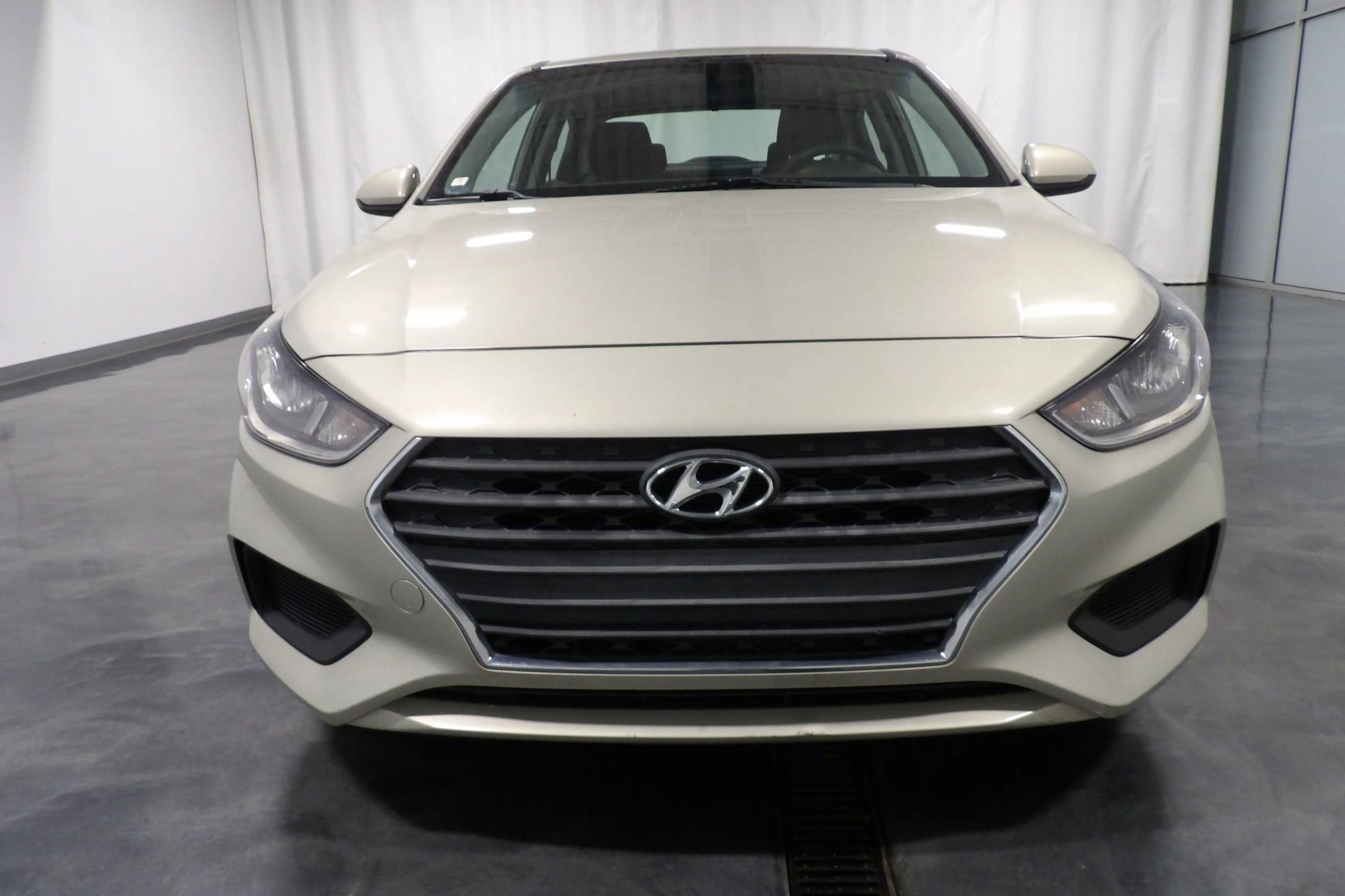 Used 2018 Hyundai Accent SE image 2
