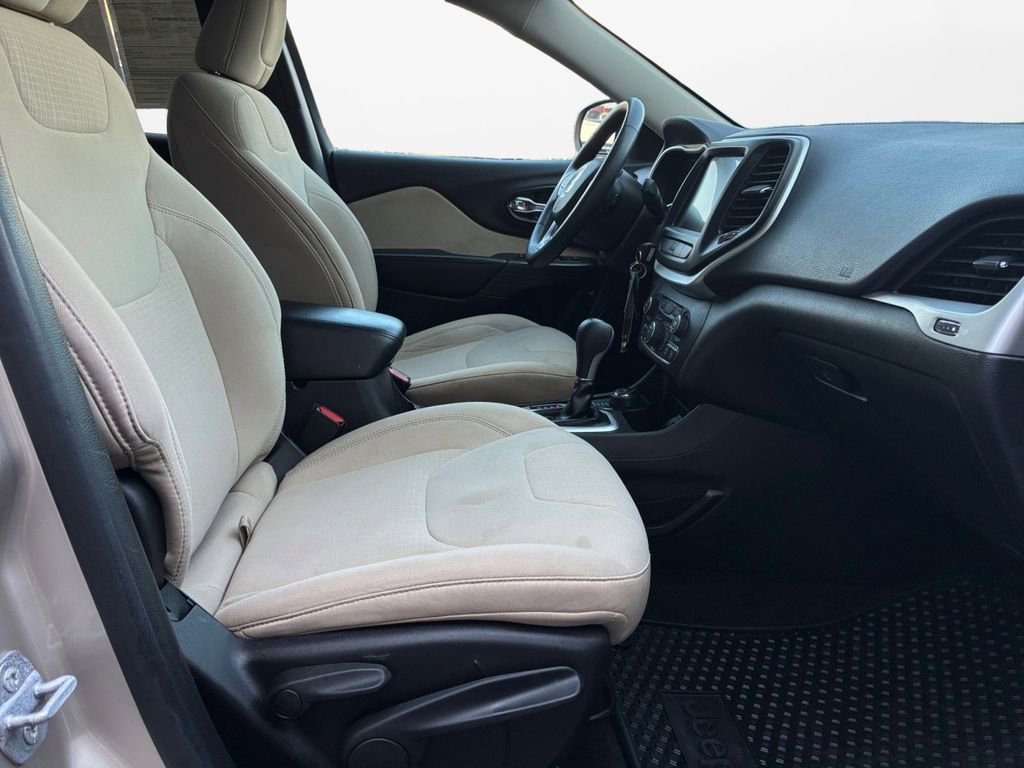 Used 2015 Jeep Cherokee Latitude w/ Cold Weather Group image 24