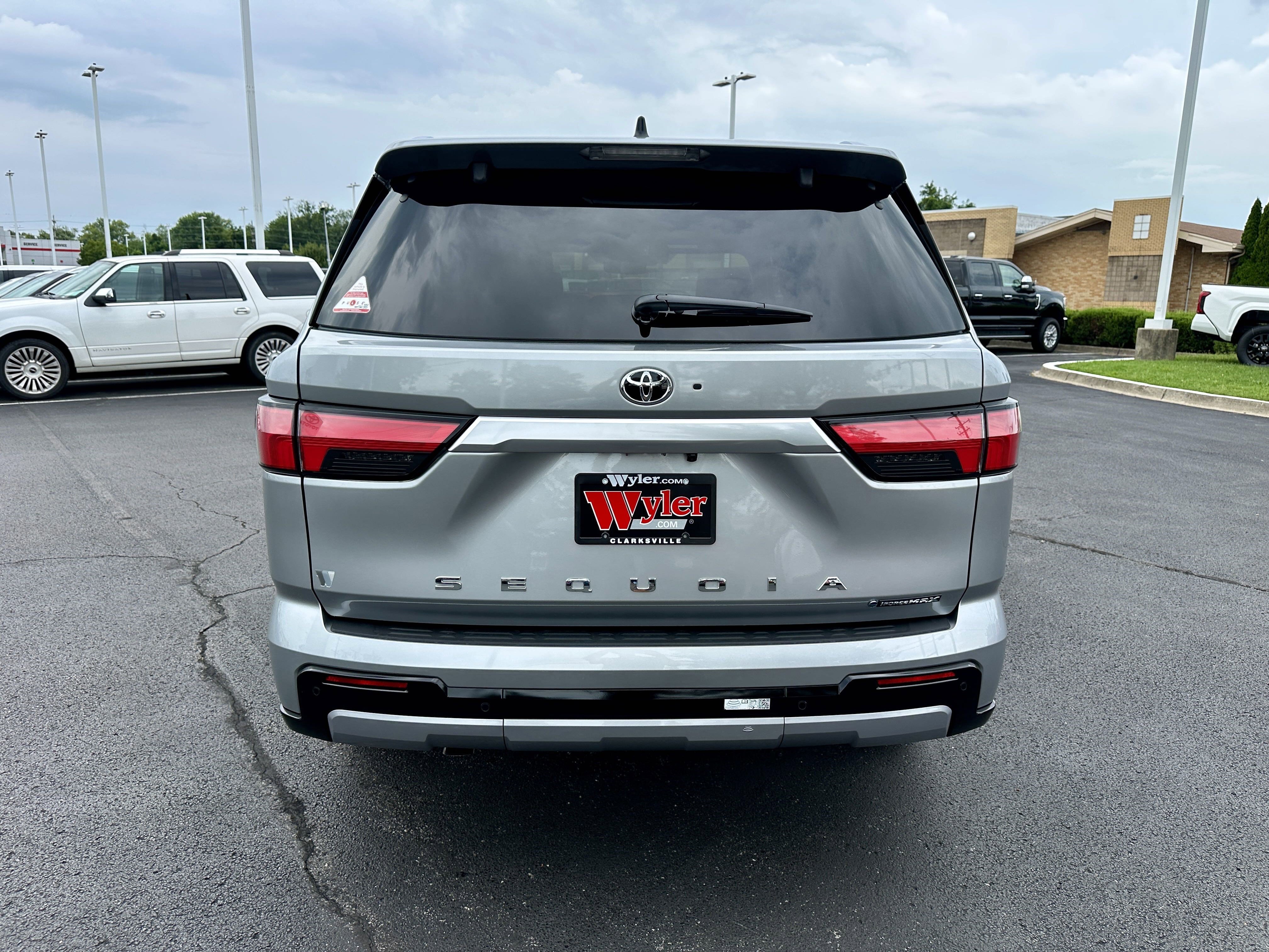 Used 2025 Toyota Sequoia Capstone image 18