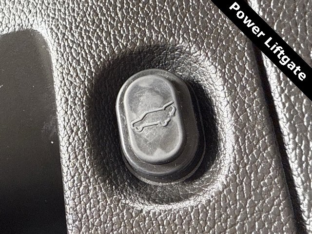 Used 2019 GMC Yukon Denali w/ Denali Ultimate Package image 19