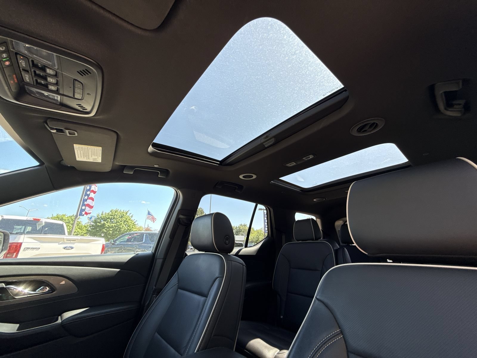 Used 2022 Chevrolet Traverse Premier w/ Redline Edition AWD/4WD image 27