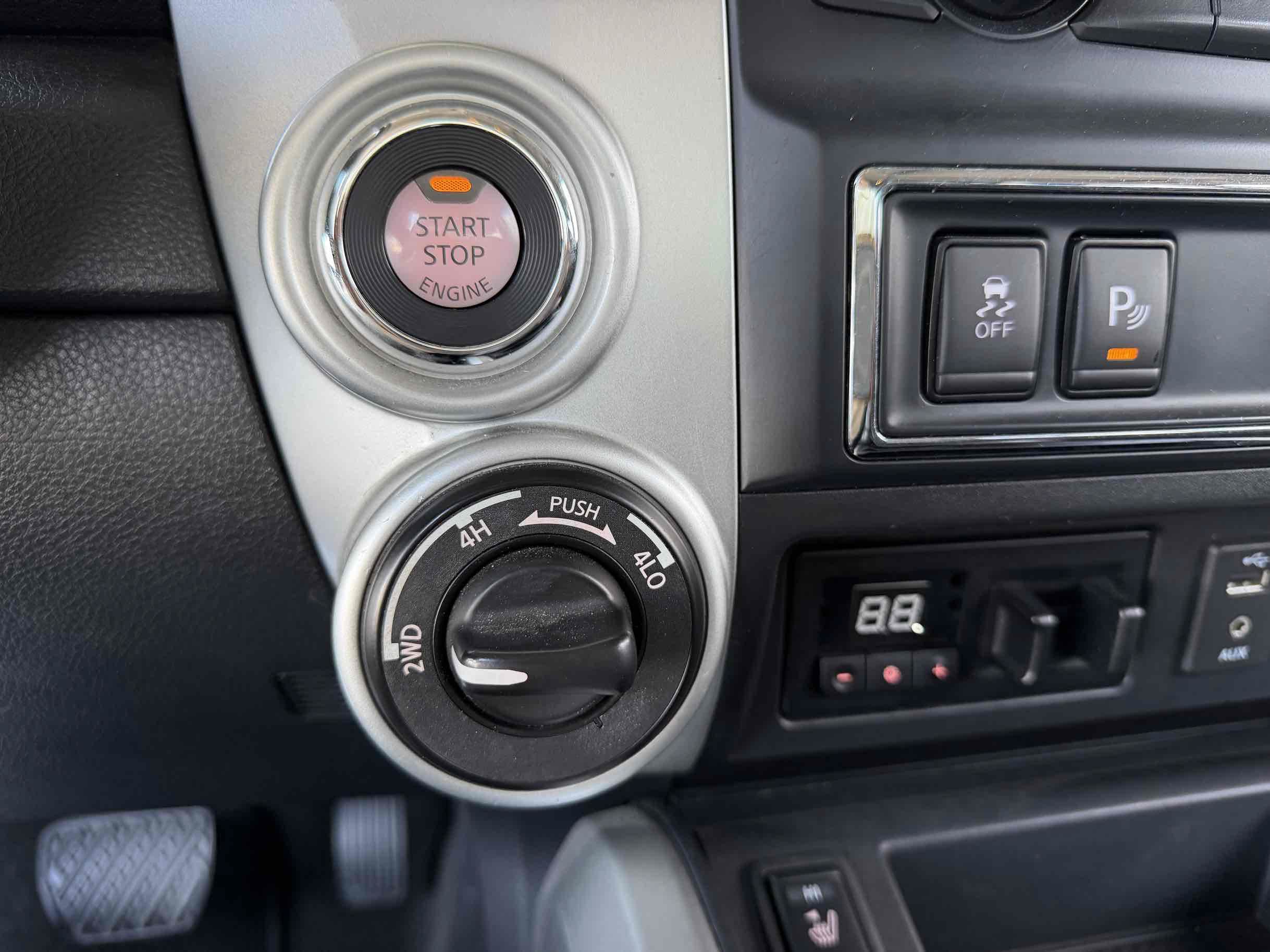 Used 2018 Nissan Titan SV w/ SV Convenience Package AWD/4WD image 19