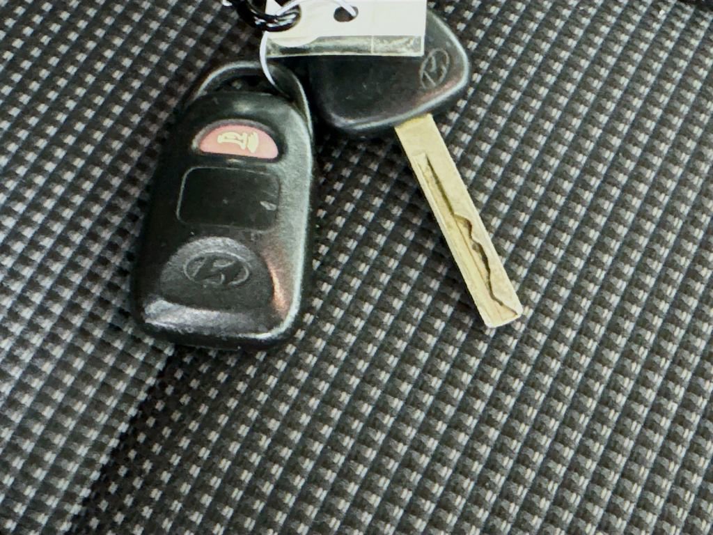 Used 2017 Hyundai Elantra GT image 33