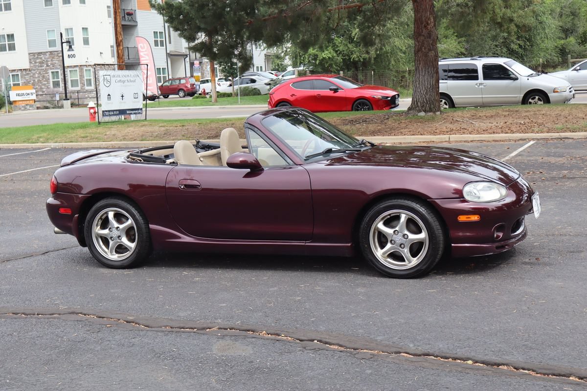 Used 2000 MAZDA MX-5 Miata RWD image 2