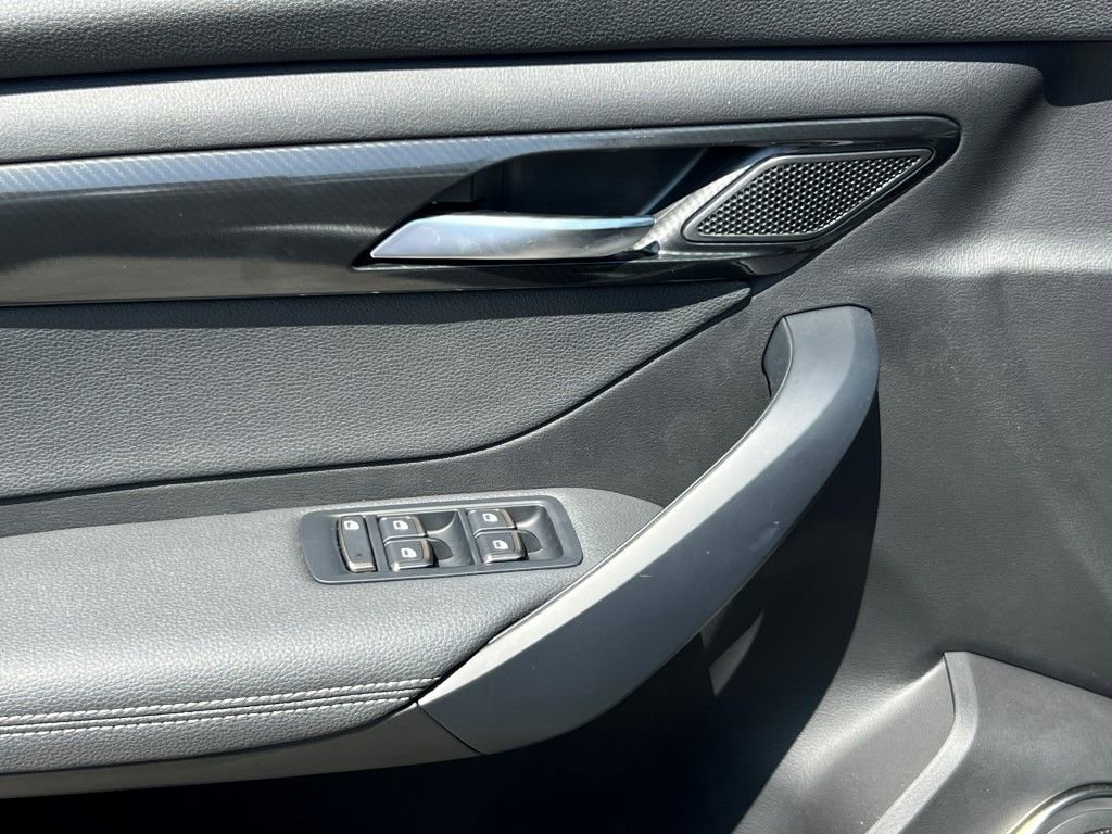 New 2025 VinFast VF 8 Eco image 30