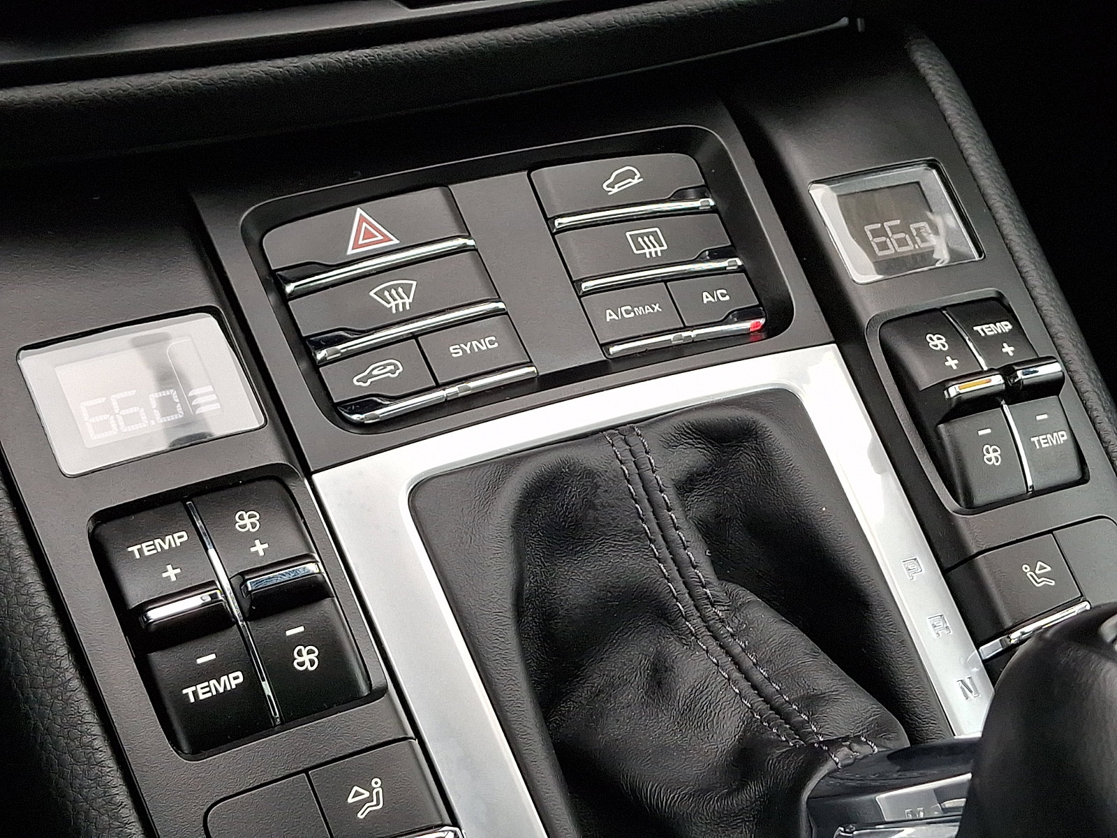 Used 2020 Porsche Macan AWD/4WD image 15