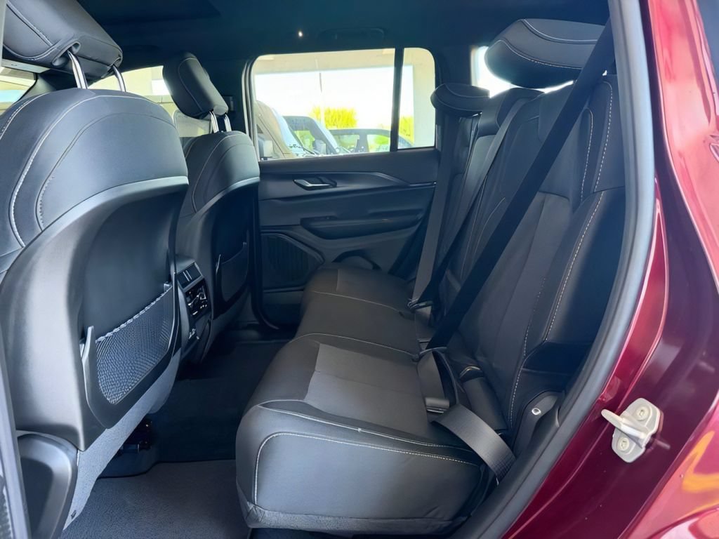New 2026 Jeep Grand Cherokee Laredo X RWD image 21