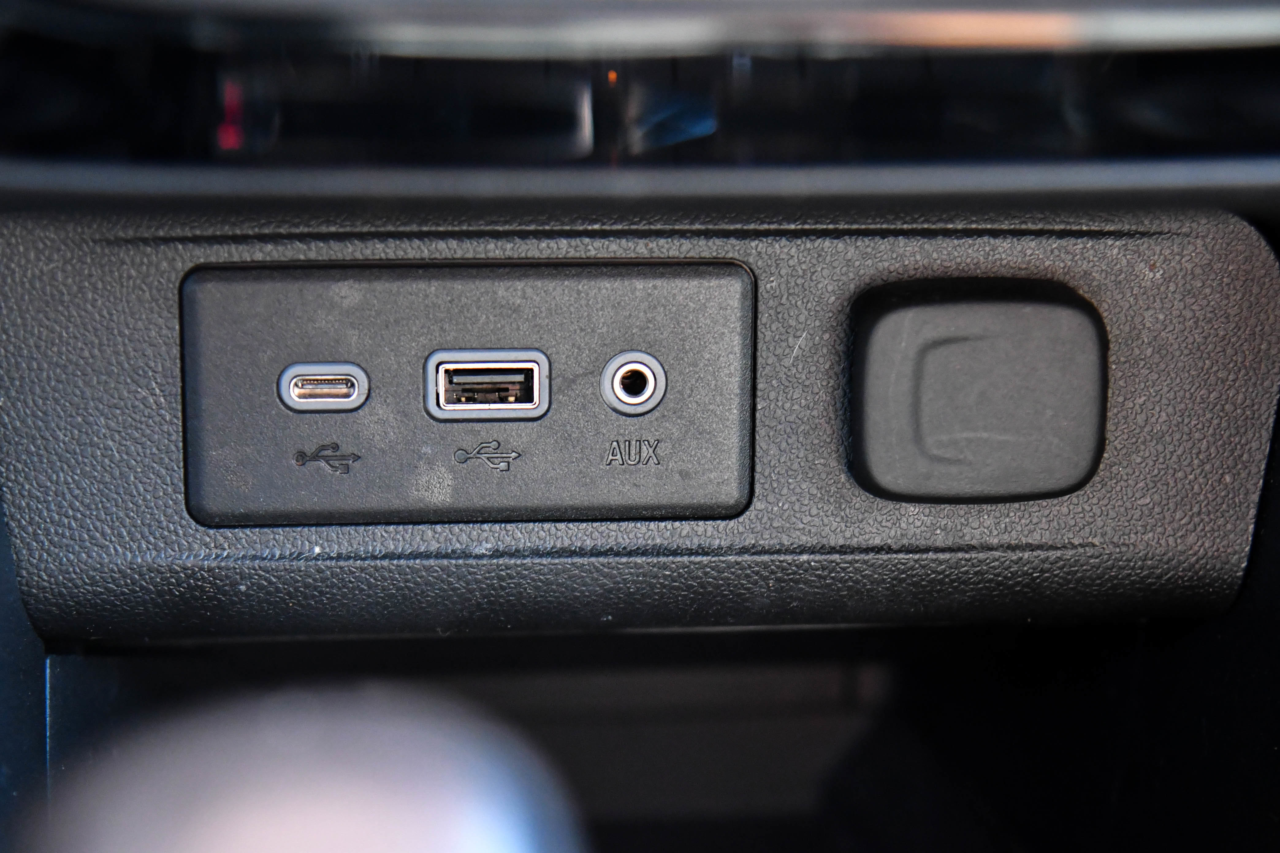 Used 2023 Buick Encore GX Select w/ Sport Touring Package image 22