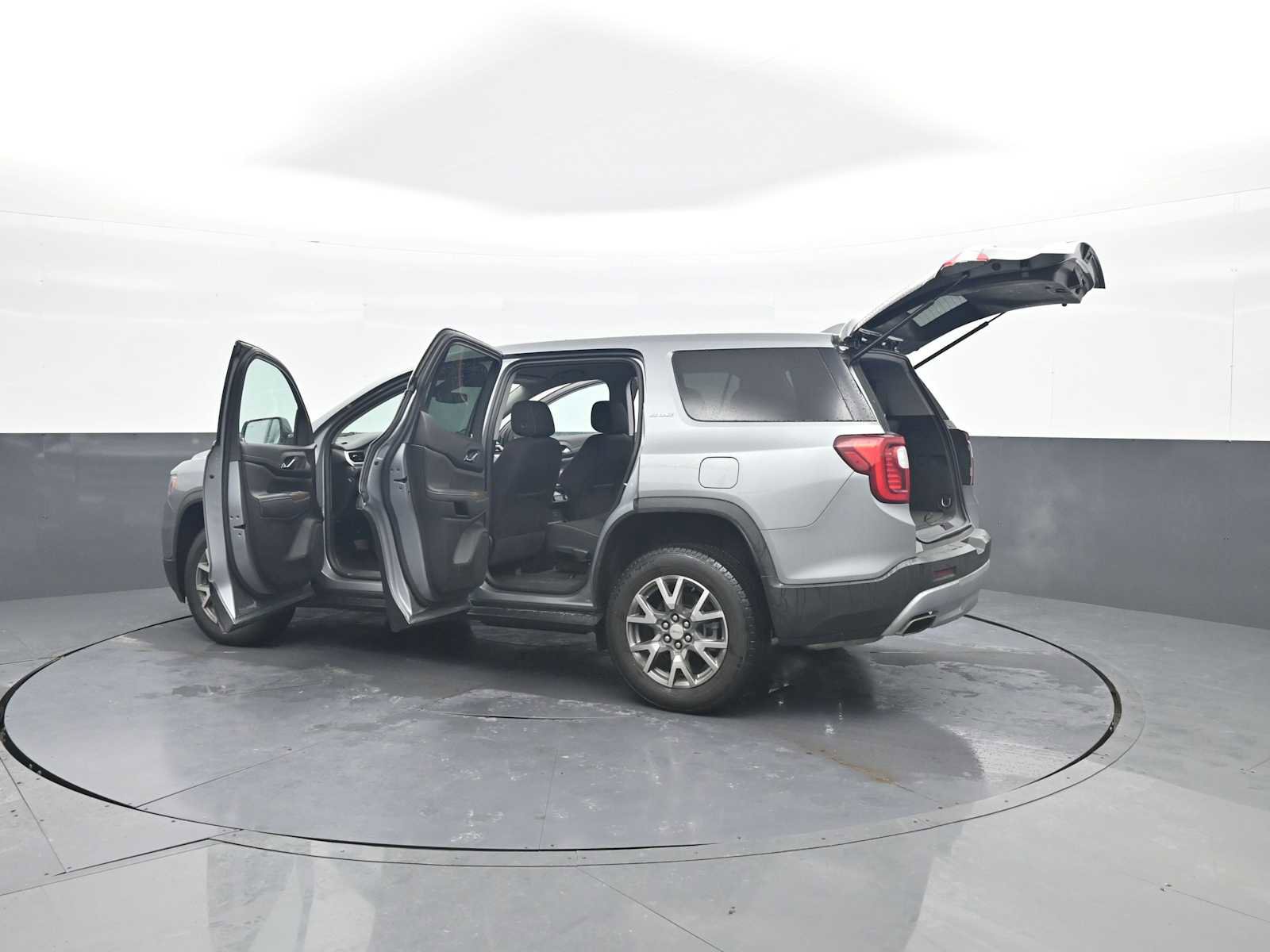 Used 2023 GMC Acadia SLE image 49
