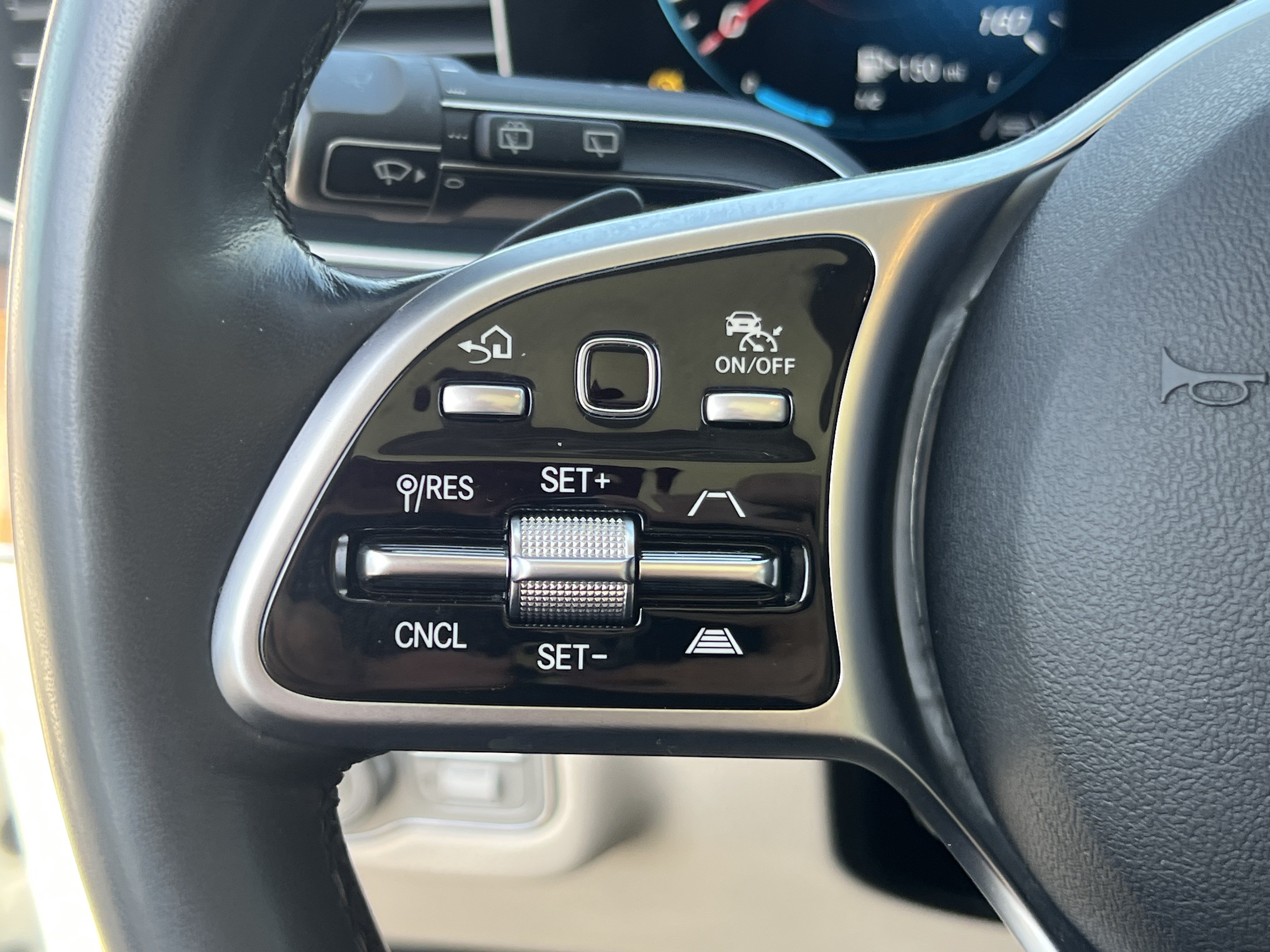 Used 2022 Mercedes-Benz GLE 350 4MATIC w/ 3rd Row Seat Package image 31