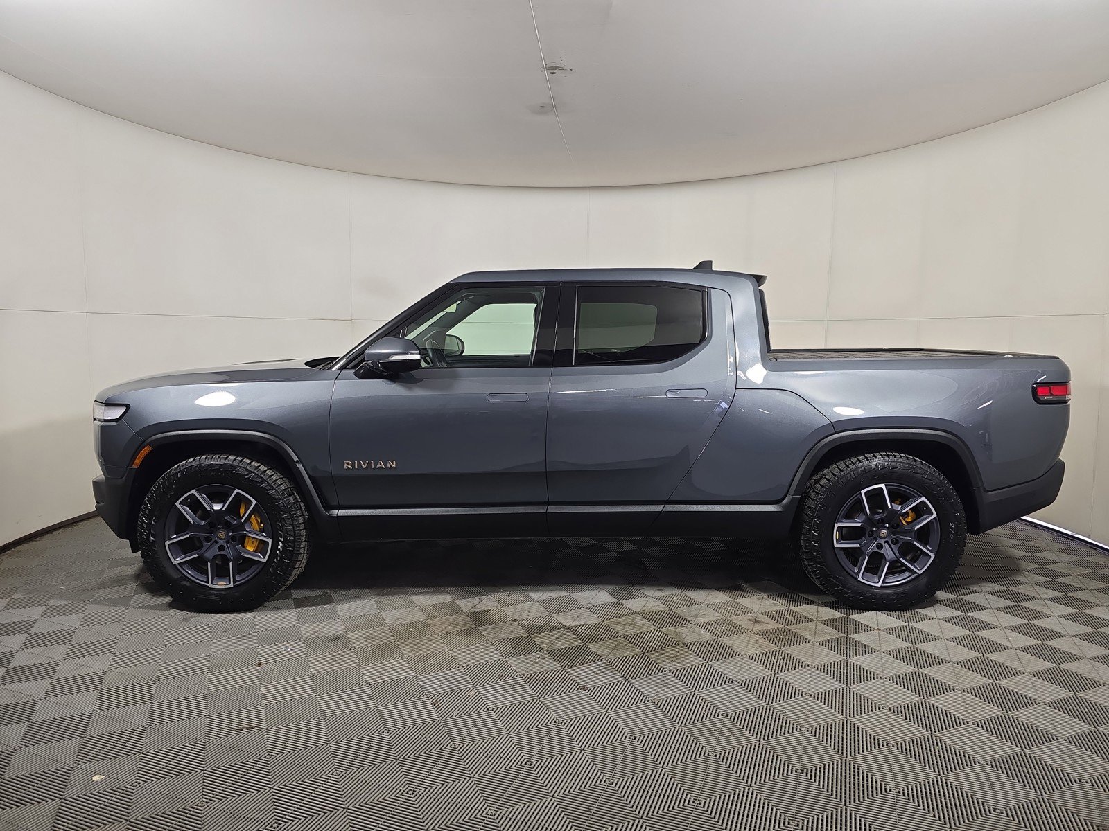 Used 2022 Rivian R1T Launch Edition AWD/4WD image 2