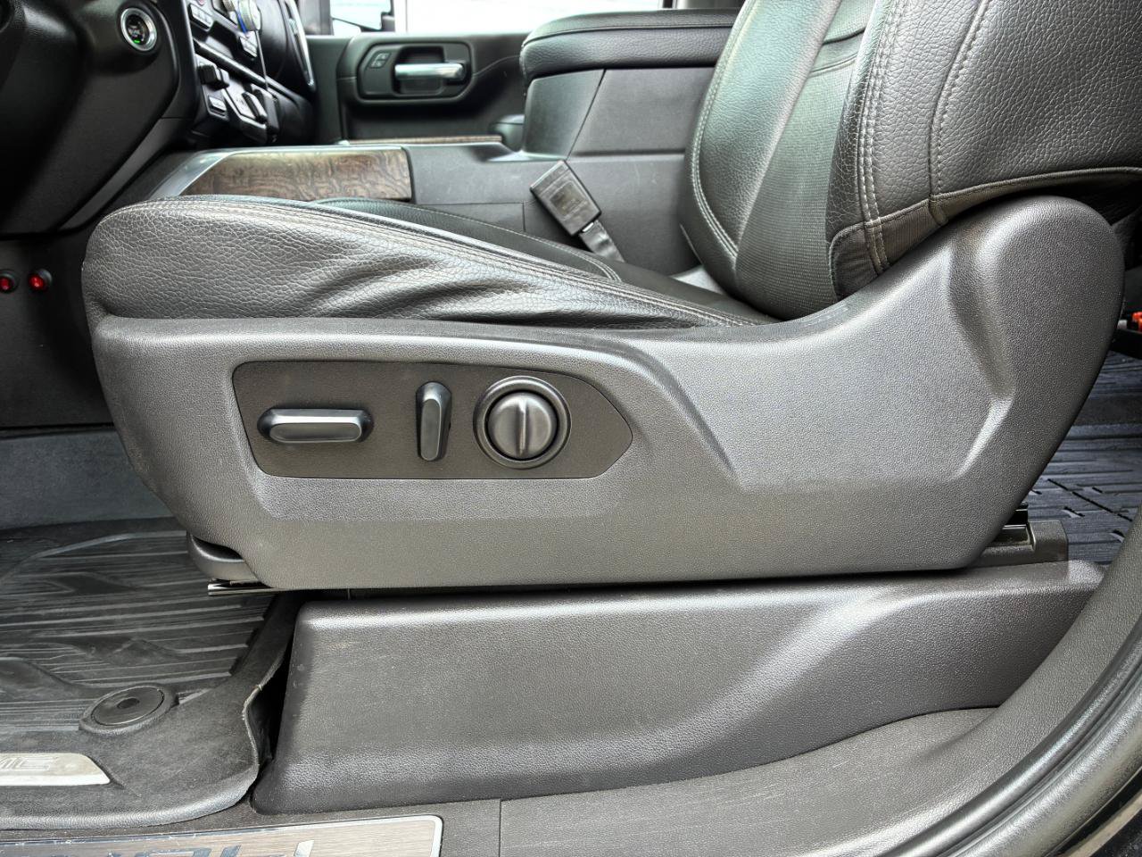 Used 2021 GMC Sierra 3500 Denali w/ Denali Ultimate Package AWD/4WD image 15